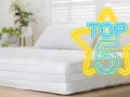 Biały materac z neonowym napisem "TOP 5" w kształcie gwiazdy. Idealny do stworzenia rankingu materacy.