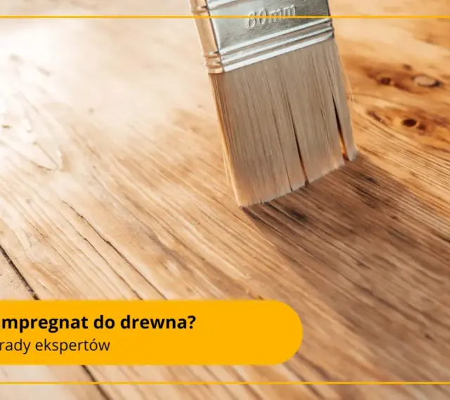 Pędzel nakłada impregnat na drewnianą podłogę. Porady ekspertów, jak wybrać najlepszy impregnat do drewna.