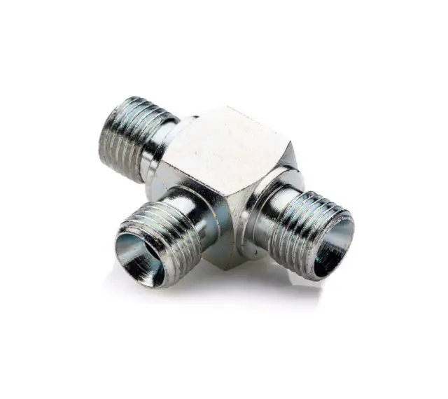 Metalowy trójnik z gwintami, idealny do połączeń hydraulicznych.
